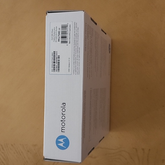 Motorola 16X4 Cable Modem Plus AC1600 Router - Picture 4 of 4